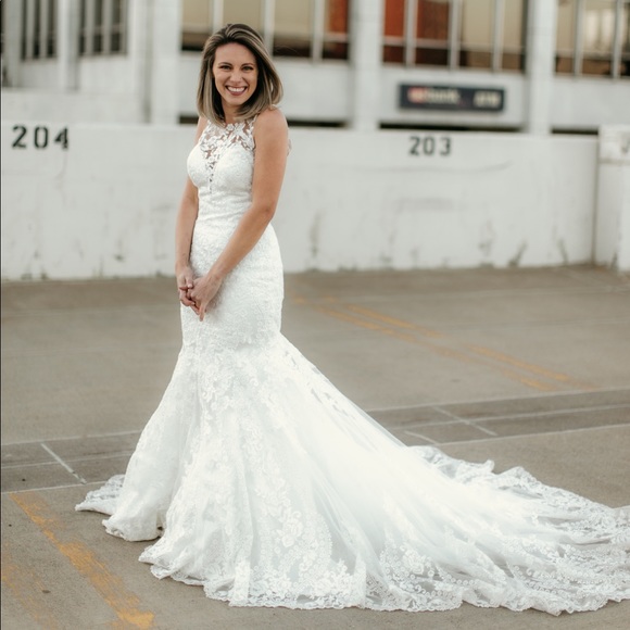 Brand new, size 8, ivory wedding dress. - Picture 1 of 7